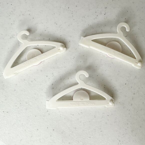 Vtg 1993 Mattel Barbie Doll Accessory Storage Travel Case Cylinder &‎ 3 Hangers - Picture 10 of 12